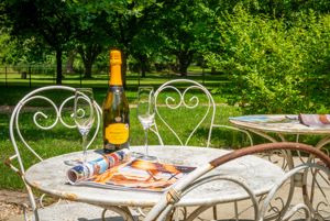 Seating Area- click for photo gallery